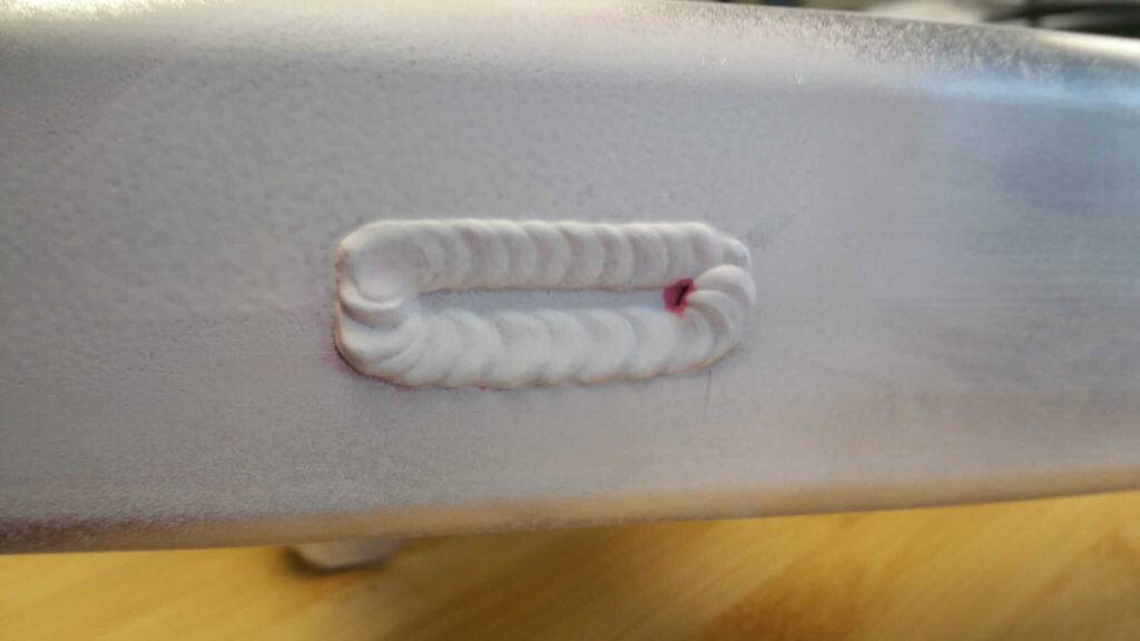 defect-detection-dye-penetrant-aluminium-prototype-motorbike-frame-jpw-ndt-1024x576